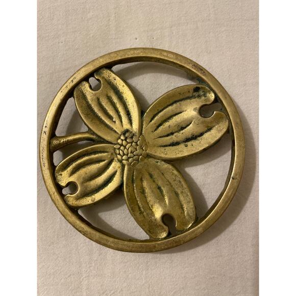 Virginia Metal crafters‎ 10-12 Solid Brass Dogwood Trivet 1950 Vintage - Picture 3 of 6